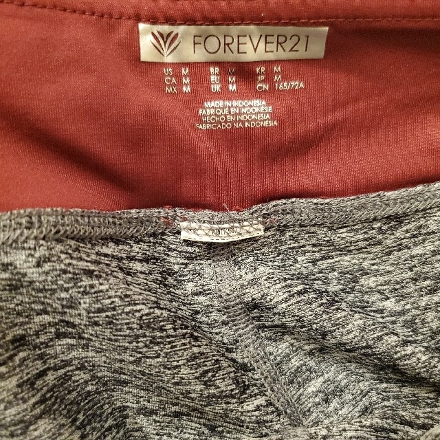 FOREVER 21(フォーエバートゥエンティーワン)のトレーニングウエア　上下セット スポーツ/アウトドアのランニング(ウェア)の商品写真