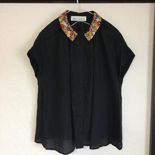 アトリエドゥサボン(l'atelier du savon)のお花刺繍衿　半袖ブラウス　(シャツ/ブラウス(半袖/袖なし))