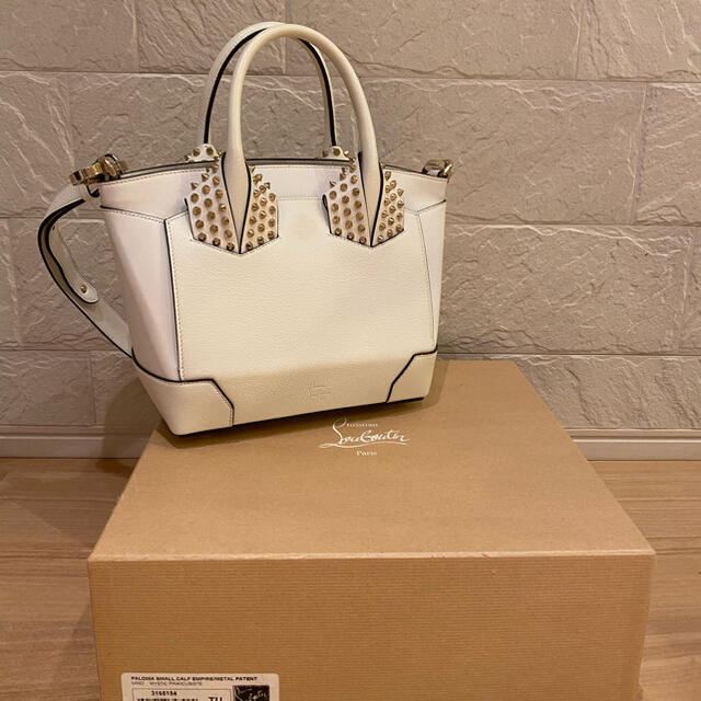 値段が激安 Christian Louboutin 白 ハンドバッグ スパイク