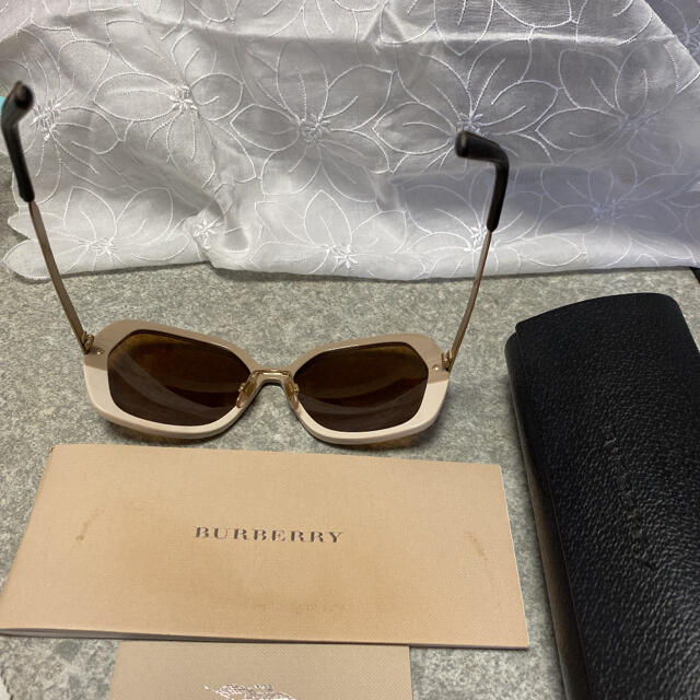 BURBERRY(バーバリー)の美品バーバリーサングラス レディースのファッション小物(サングラス/メガネ)の商品写真