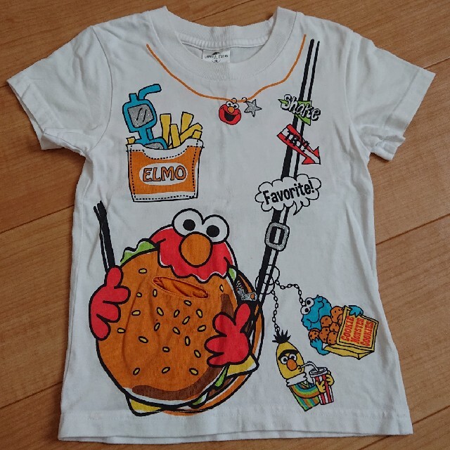 USJ(ユニバーサルスタジオジャパン)のエルモ Ｔシャツ キッズ/ベビー/マタニティのキッズ服男の子用(90cm~)(Tシャツ/カットソー)の商品写真