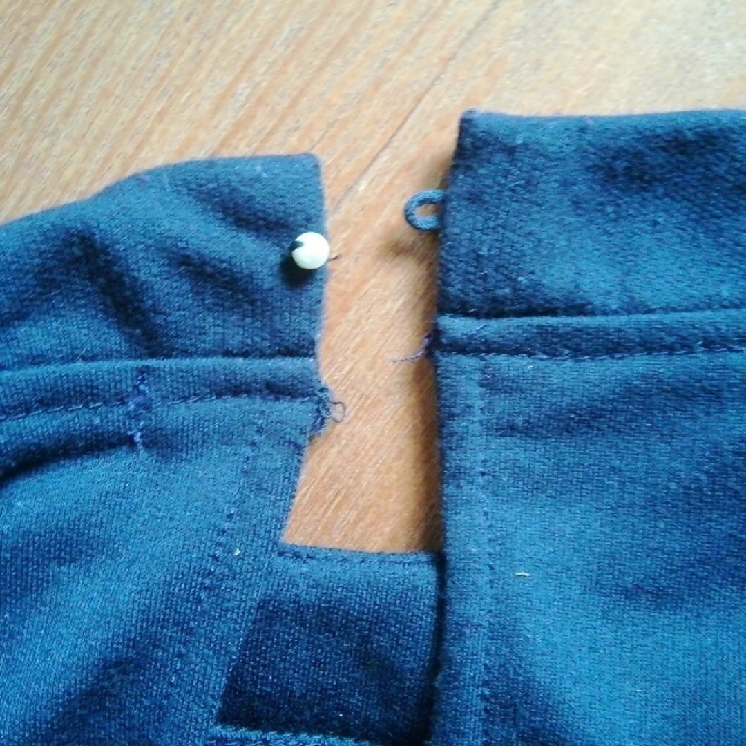 濃紺　カットソー　💒ビジュー華やか💒 レディースのトップス(カットソー(半袖/袖なし))の商品写真