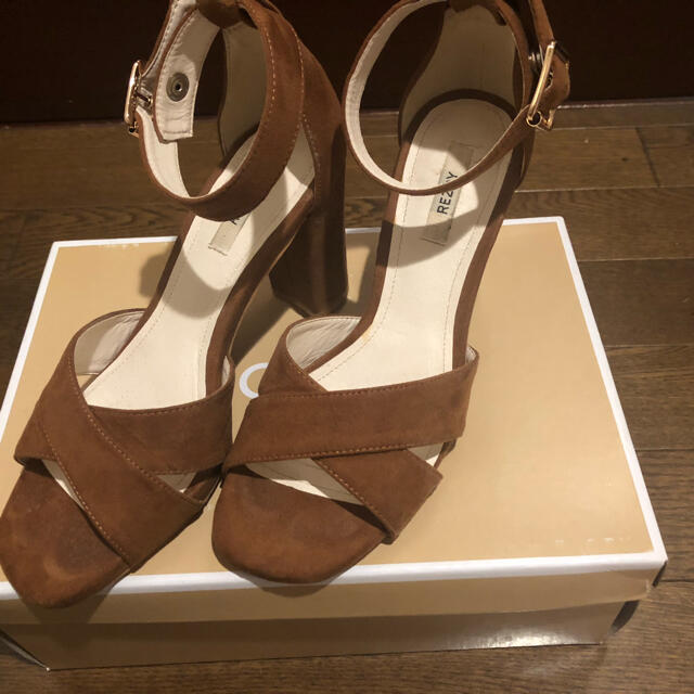 REZOY(リゾイ)のリゾィ サンダル レディースの靴/シューズ(サンダル)の商品写真