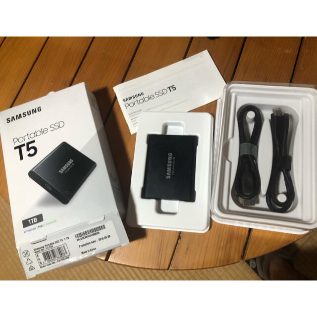 スマホ/家電/カメラ美品　portable SSD T5  1TB