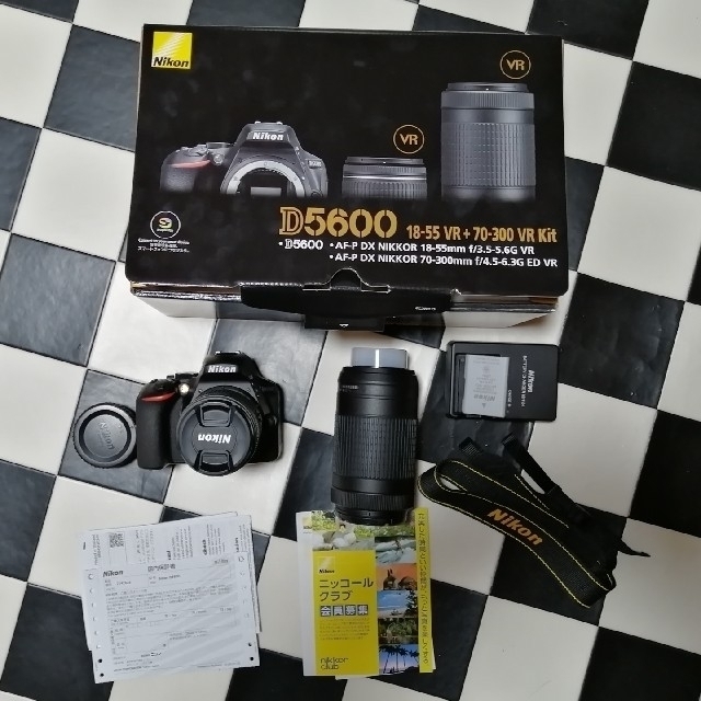 【極美品 シャッター数120回】Nikon D5600 ダブルズームキット