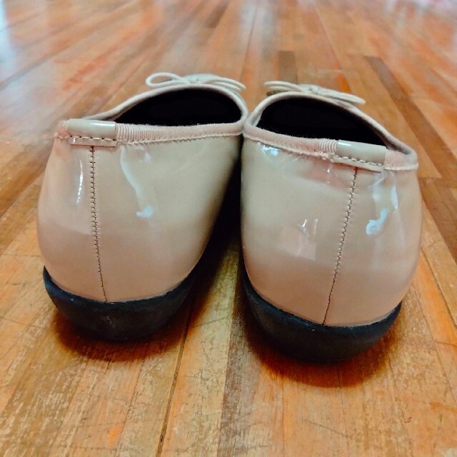 フワラク fuwaraku 23.0cm ベージュ エナメル バレエシューズ レディースの靴/シューズ(バレエシューズ)の商品写真