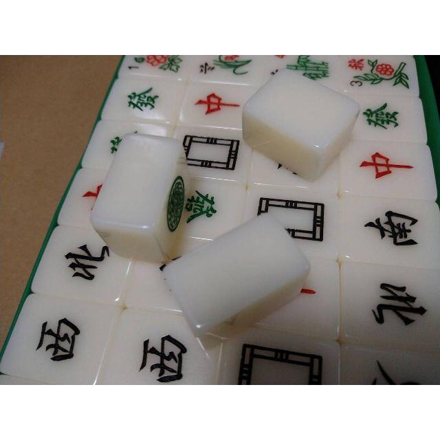 骨董品 大きな麻雀牌 レアな白色 3.3cmのビッグサイズ 麻雀 骨董品 大きな麻雀牌 レアな白色 3.3cmのビッグサイズ 麻雀