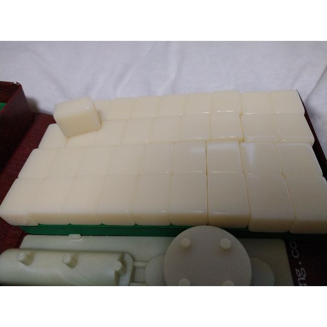 骨董品 大きな麻雀牌 レアな白色 3.3cmのビッグサイズの通販 by 骨董品 大きな麻雀牌 レアな白色 3.3cmのビッグサイズの通販 by