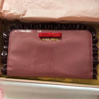 ミュウミュウ(miumiu)のmiumiu 財布(財布)