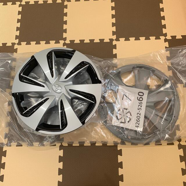 白木/黒塗り トヨタ シエンタG Cuero 純正ホイールキャップ 新品4枚