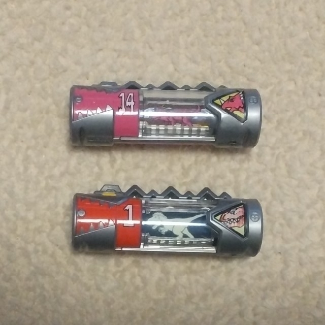BANDAI(バンダイ)の獣殿戦隊キョウリュウジャー  獣電池2本セット エンタメ/ホビーのフィギュア(特撮)の商品写真