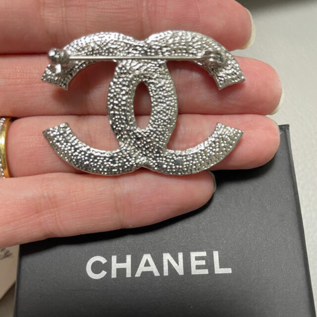 CHANEL(シャネル)のCHANELブローチ レディースのアクセサリー(ブローチ/コサージュ)の商品写真