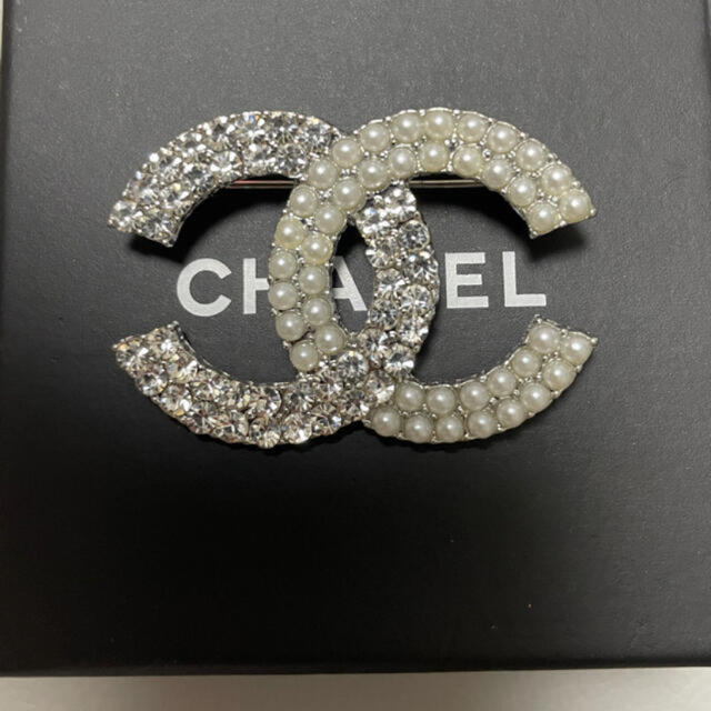 CHANEL(シャネル)のCHANELブローチ レディースのアクセサリー(ブローチ/コサージュ)の商品写真