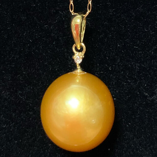 18K South sea pearl necklace with dia