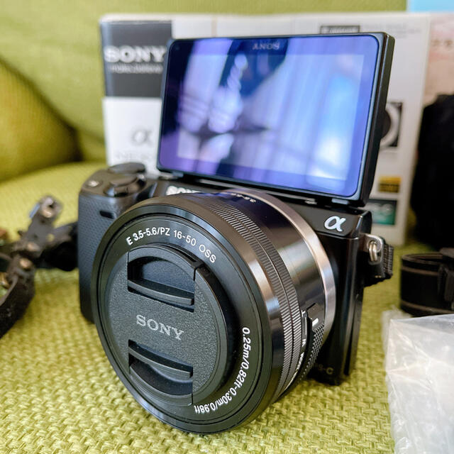 SONY NEX-5T 美品　レザーストラップ付き　　カメラ　一眼レフ
