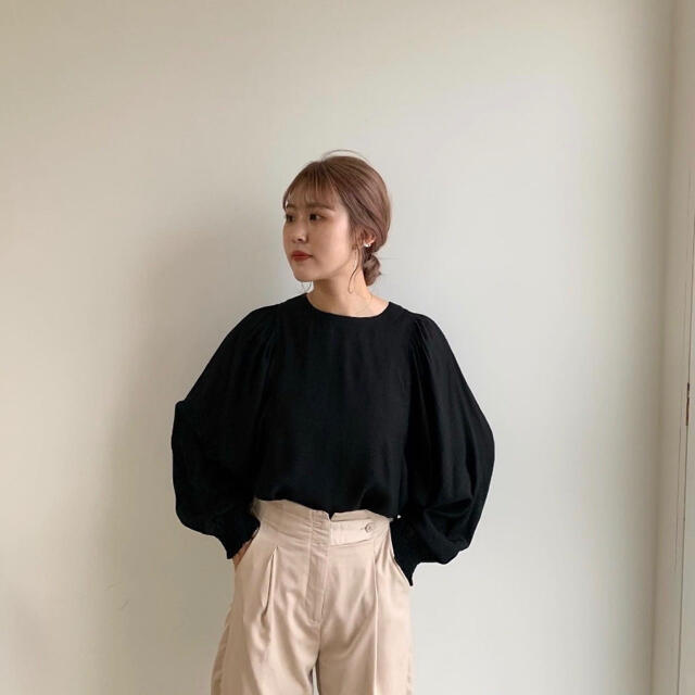 最終値下げ　amiur  airy soft blouse  black