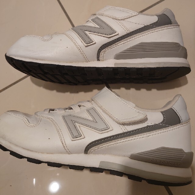 New Balance(ニューバランス)のnew balance  白  23cm レディースの靴/シューズ(スニーカー)の商品写真