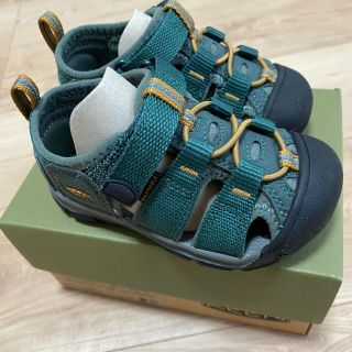 キーン(KEEN)の【新品箱付き試着のみ】KEENサンダル14.5➕のりものずかん付(サンダル)