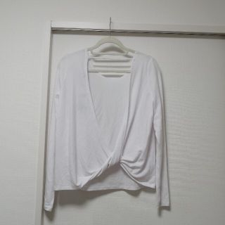 エイチアンドエム(H&M)の新品タグ付き　背中あきトップス　韓国ファッション　(Tシャツ(長袖/七分))