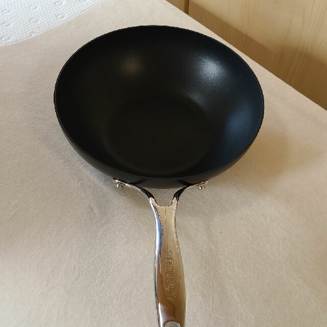 MEYER(マイヤー)のMEYER（マイヤー） Circulon Wok Pan 27cm（蓋付き） インテリア/住まい/日用品のキッチン/食器(鍋/フライパン)の商品写真