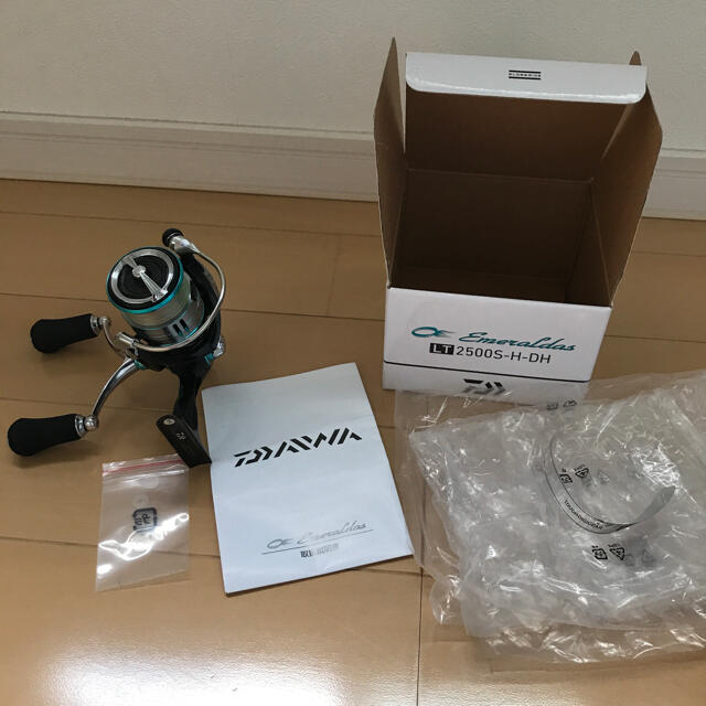 DAIWA(ダイワ)のエメラルダスLT 2500S-H-DH スポーツ/アウトドアのフィッシング(リール)の商品写真