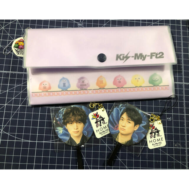 Kis-My-Ft2(キスマイフットツー)の【しゃん様専用】ミニうちわとマスクケース  ハンドメイドのファッション小物(その他)の商品写真