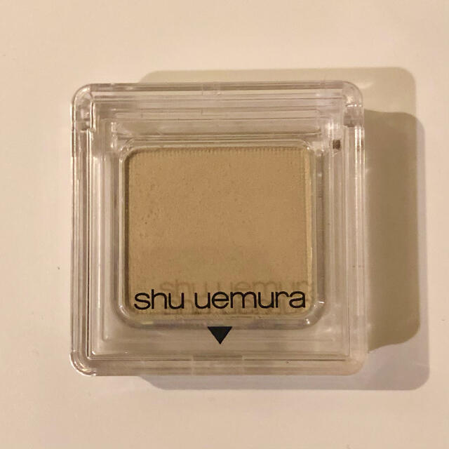 shu uemura(シュウウエムラ)のシュウウエムラ プレスド アイシャドー M ベージュ 802 コスメ/美容のベースメイク/化粧品(アイシャドウ)の商品写真