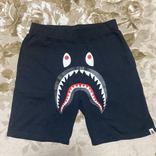 アベイシングエイプ(A BATHING APE)のAPE BAPE KAWS SHARK スウェットパンツ　パンツ　ショーツ　黒(ショートパンツ)