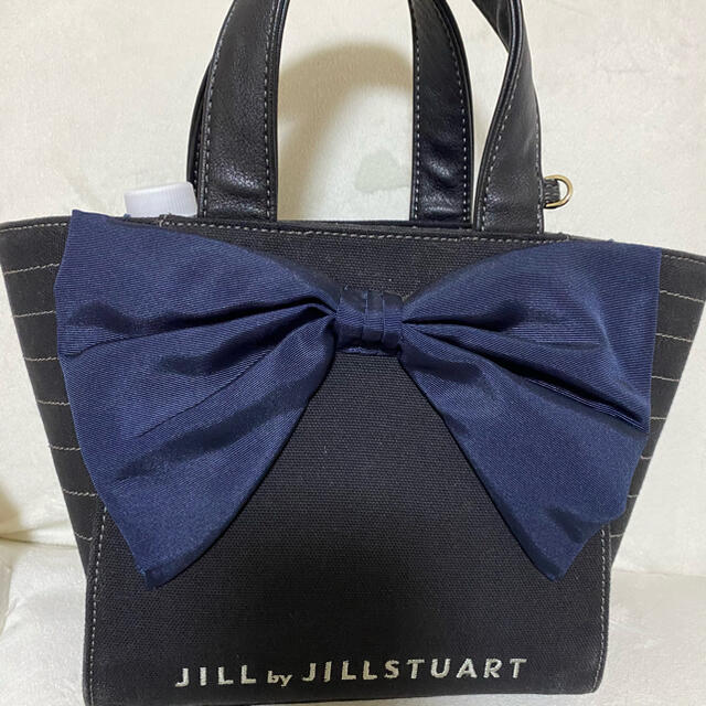 JILL by JILLSTUART(ジルバイジルスチュアート)のジルバイジルスチュアート　バッグ　ブラック　リボン レディースのバッグ(ハンドバッグ)の商品写真