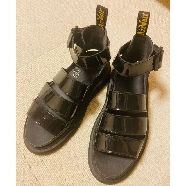 Dr.Martens(ドクターマーチン)のドクターマーチン　Dr.Martens クラリッサ エナメル パテントサンダル　 レディースの靴/シューズ(サンダル)の商品写真