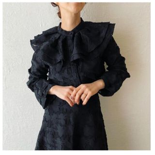 ザラ(ZARA)のHOWDY.  ruffle blouse.(black) 値下げ(シャツ/ブラウス(長袖/七分))