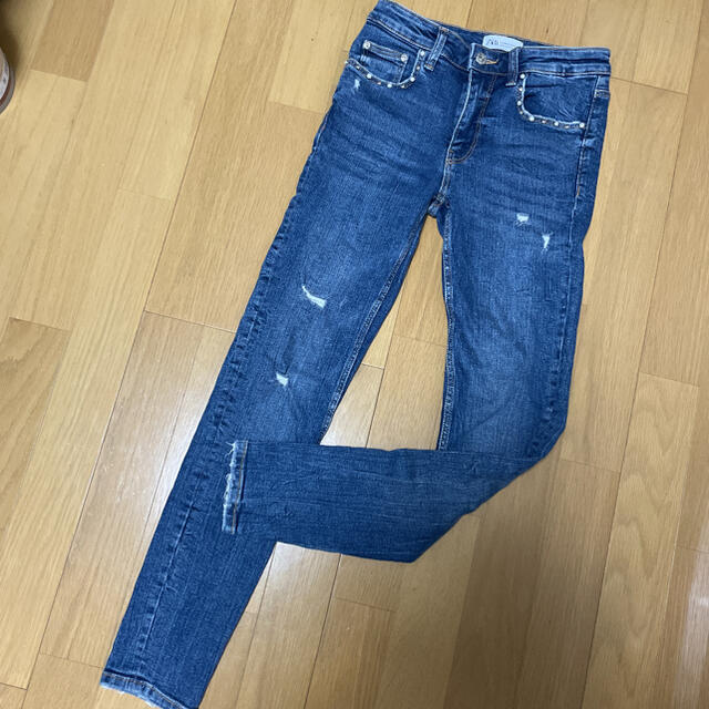 ZARA(ザラ)のZARA パール付きデニム レディースのパンツ(デニム/ジーンズ)の商品写真