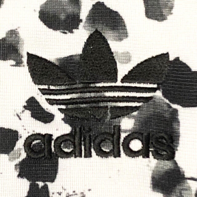 adidas(アディダス)のadidas アディダス ジャージ ブルゾン ヒョウ柄 レオ ブチ しましま レディースのジャケット/アウター(ブルゾン)の商品写真
