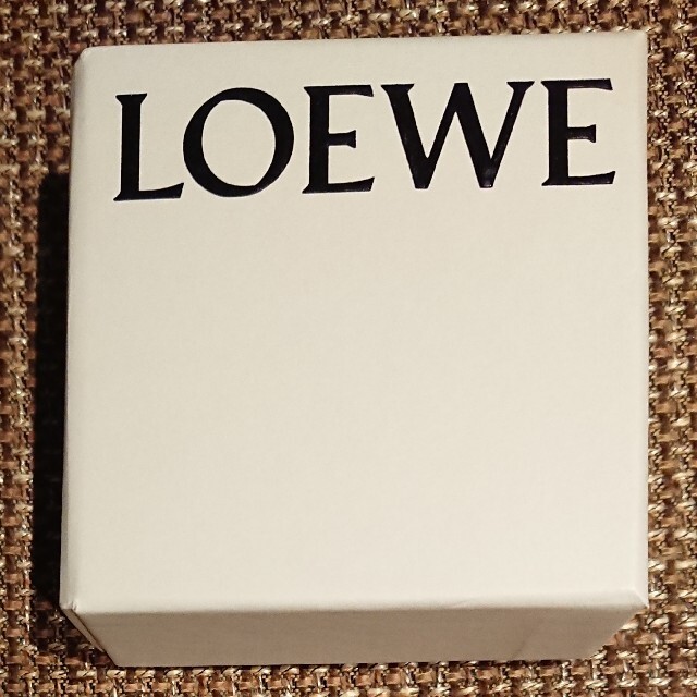 LOEWE(ロエベ)のLOEWE ロエベ☆公式サイト購入☆アナグラムブローチ☆シルバー レディースのアクセサリー(ブローチ/コサージュ)の商品写真