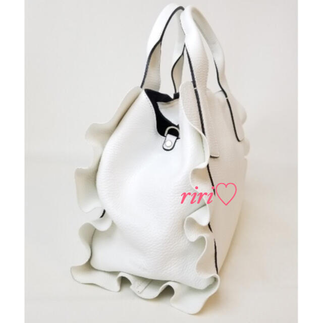 レア♥️入手困難✨新品RIPANI♥️  リパーニ✨フリルバッグ♥️ ホワイト レディースのバッグ(トートバッグ)の商品写真