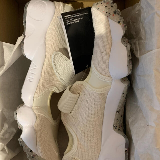 NIKE(ナイキ)のNIKE ナイキ AIR RIFT エアリフト BEIGE ベージュ 24 レディースの靴/シューズ(スニーカー)の商品写真