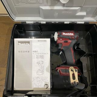 マキタ(Makita)のマキタ　インパクトドライバー　TD172D オーセンティックレッド新品未使用品！(工具/メンテナンス)