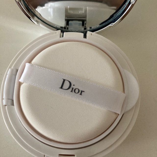 Dior(ディオール)のDiorブルームパーフェクトクッションファンデーション コスメ/美容のベースメイク/化粧品(ファンデーション)の商品写真