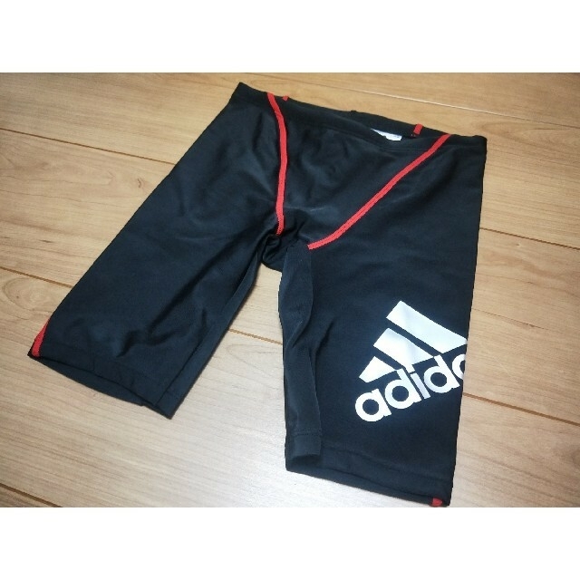 adidas(アディダス)の【デカロゴ】アディダス 水着 スパッツ キッズ 130サイズ adidas キッズ/ベビー/マタニティのキッズ服男の子用(90cm~)(水着)の商品写真