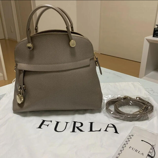 FURLA パイパー Sサイズ