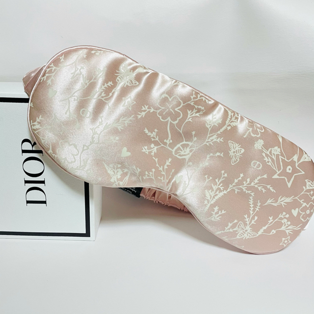 Dior(ディオール)の未使用 ディオール 100%シルク製アイマスク アイピロー ピンク DIOR レディースのアクセサリー(その他)の商品写真