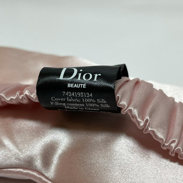 Dior(ディオール)の未使用 ディオール 100%シルク製アイマスク アイピロー ピンク DIOR レディースのアクセサリー(その他)の商品写真