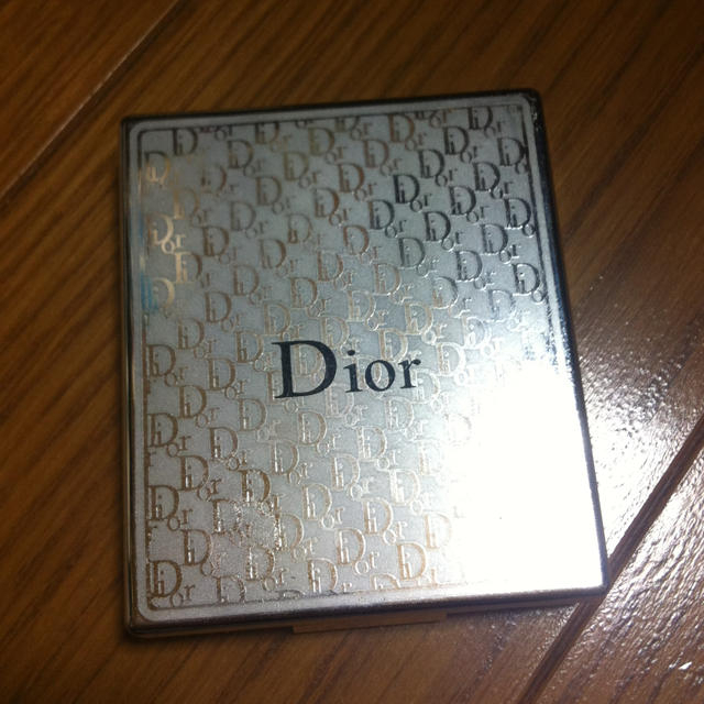 Dior(ディオール)のDiorブラウン系シャドウパレット コスメ/美容のベースメイク/化粧品(その他)の商品写真