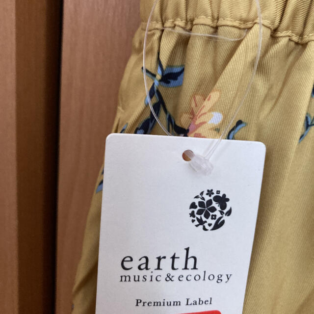 earth music & ecology(アースミュージックアンドエコロジー)の期間限定値下げ　アースミュージック&エコロジー　スカート レディースのスカート(ひざ丈スカート)の商品写真