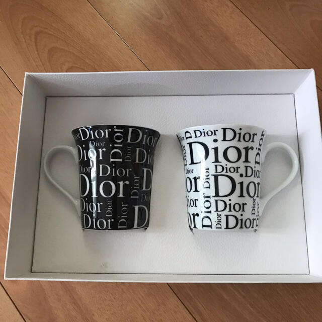 Christian Dior(クリスチャンディオール)のペアマグカップ インテリア/住まい/日用品のキッチン/食器(グラス/カップ)の商品写真