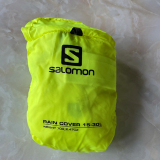 サロモン(SALOMON)のSALOMON レインカバー　15−30L(登山用品)