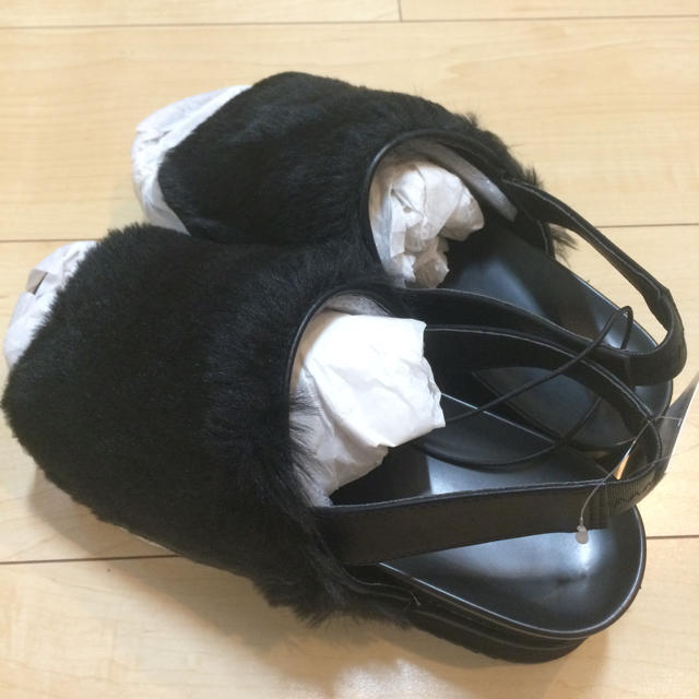 GU(ジーユー)のGU ファーサンダル レディースの靴/シューズ(サンダル)の商品写真
