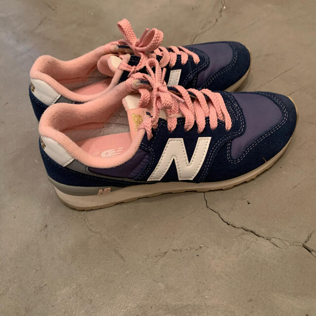 New Balance(ニューバランス)のニューバランス　スニーカー　ネイビー×ピンク　美品　送料無料✨💓 レディースの靴/シューズ(スニーカー)の商品写真