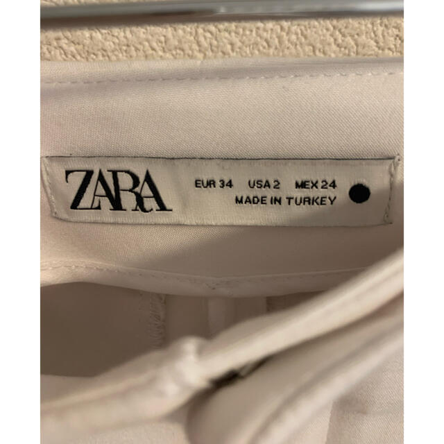 ZARA(ザラ)のZARA ザラ　ハイウエストパンツ　オフホワイト　XSサイズ レディースのパンツ(カジュアルパンツ)の商品写真