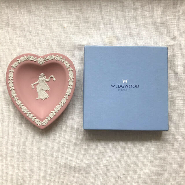 WEDGWOOD(ウェッジウッド)のウエッジウッド ハートの小皿 中古 インテリア/住まい/日用品のインテリア小物(小物入れ)の商品写真